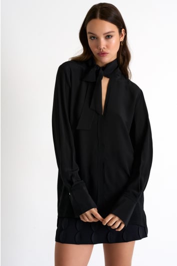 Blouse en soie à col lavallière