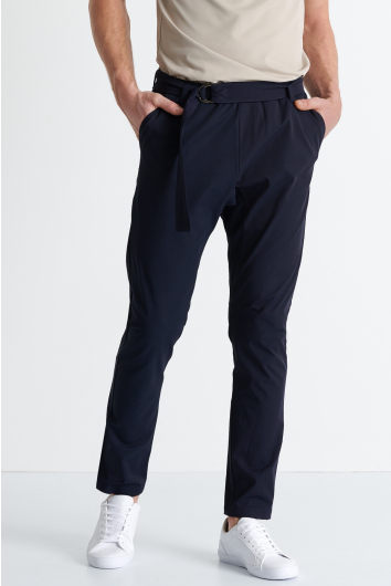 Tapered ergonomic trousers