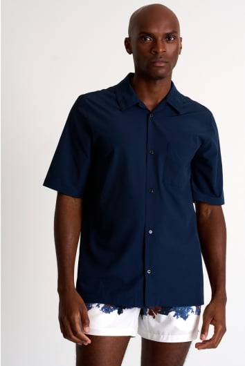 Short-sleeve casual shirt